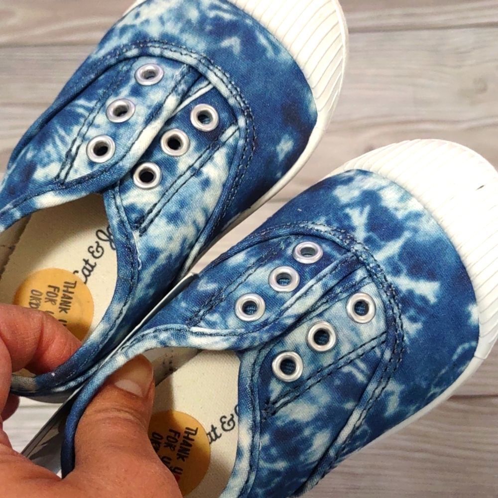 (73-2684)    Cat & Jack Toddler Rory Size 4